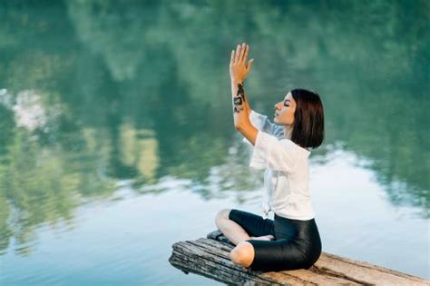 Bilekliklerle Meditasyon: Dikkatinizi Toplamak İçin Yenilikçi Yöntemler