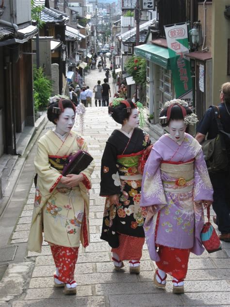 Kyoto Tarzı Bileklik: Japon Kültürü ve Moda Etkileri